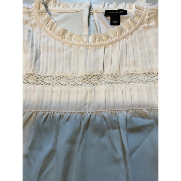 ANN TAYLOR Cream Pleated Lace Neck Long Sleeve Blouse Top Women's Size L - Picture 4 of 8